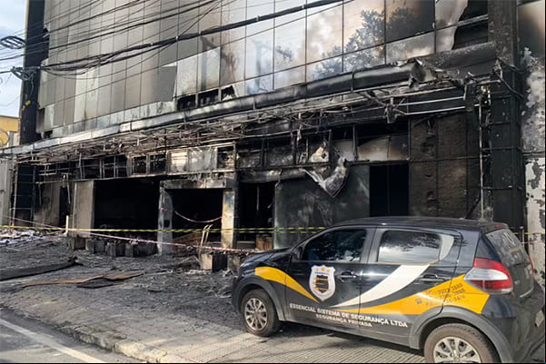 Incêndio destrói agência bancária em Contagem