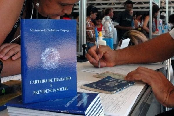 Sine Contagem tem 180 vagas de emprego abertas