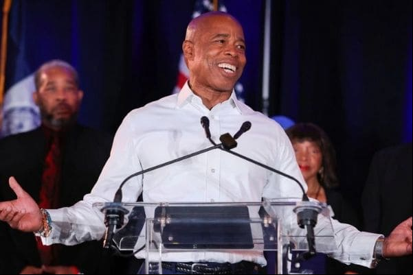 Eric Adams é eleito prefeito da cidade de Nova York