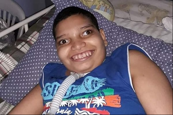Mãe de jovem com paralisia cerebral pede doações