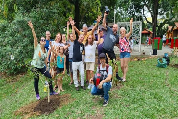 Centenas de árvores são plantadas em Contagem duranre mutirão nacional