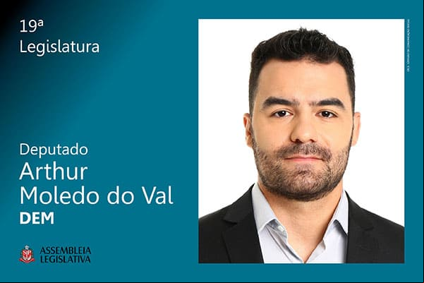 Deputado faz comentários machistas, perde candidatura e a namorada