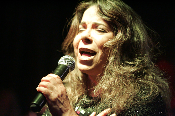 Martinha, cantora da Jovem Guarda faz show em BH