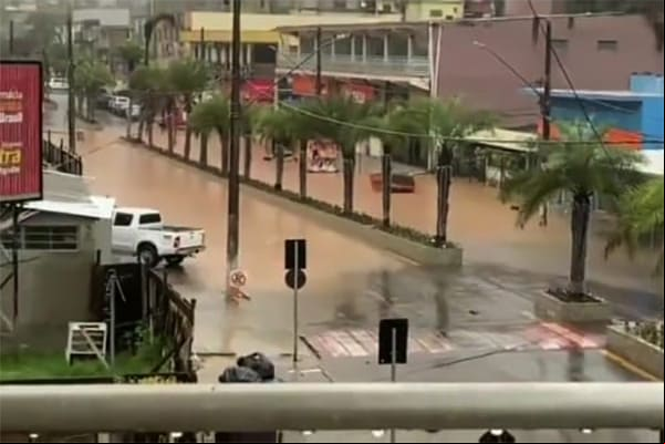 Enchente do Rio Paraopeba alaga Brumadinho e região