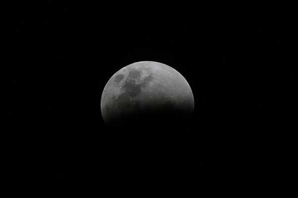 Eclipse da Lua pode ser visto nesta sexta-feira em todo o Brasil