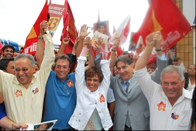 Pimentel vem a Contagem pedir a reeleição de Marília.