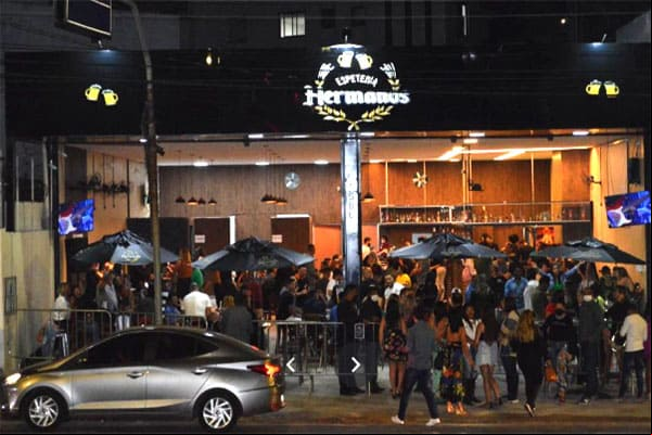 Em Contagem, homem é morto a tiros dentro de bar lotado 