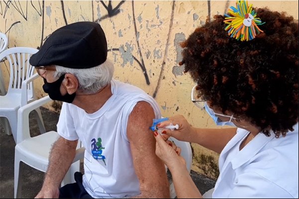 Segunda dose da Coronavac antecipada em Contagem 