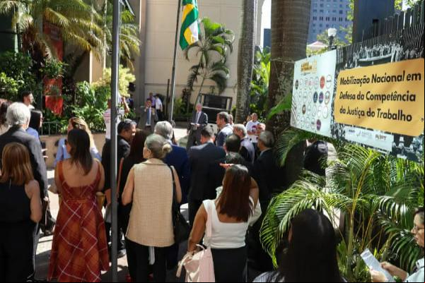 Juízes protestam contra o STF por causa da paralização de processos sobre pejotização 