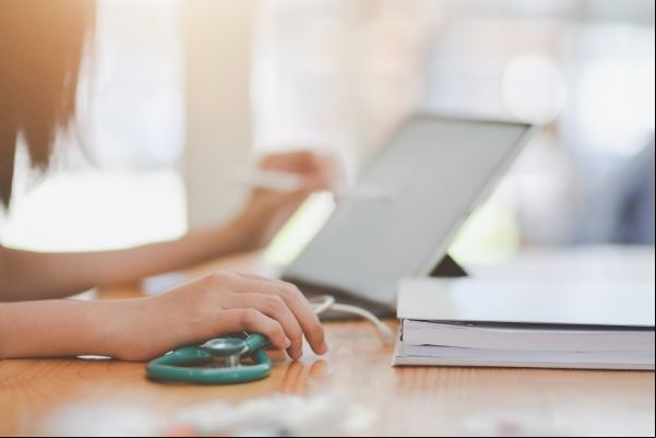 Minas abre inscrições para curso de atualização para técnicos de enfermagem do SUS