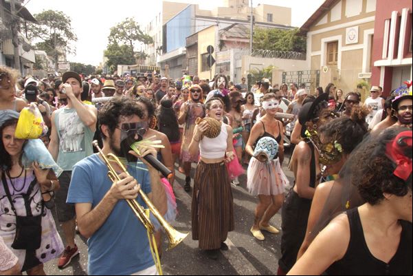 Bloco de Carnaval de Contagem faz sucesso em BH