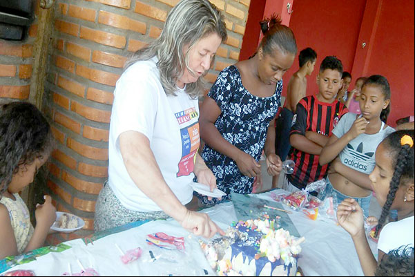 Crianças carentes ganham festa do Projeto Reciclarte