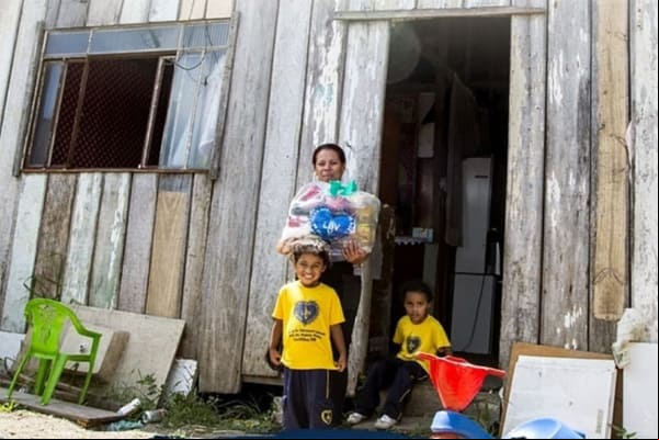 LBV entrega cobertores a famílias mais vulneráveis