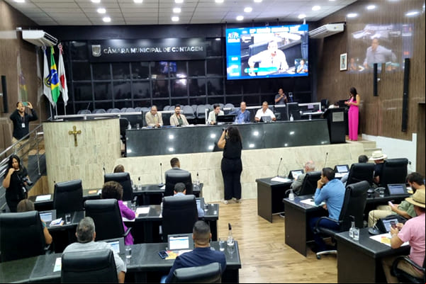 Vereadores evangélicos insistem em legislar em causas próprias