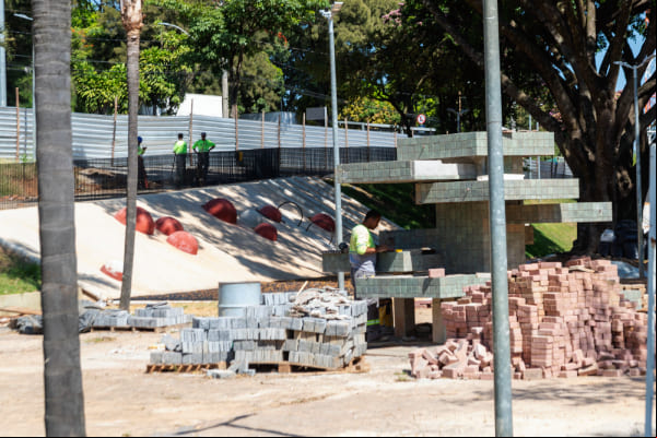 Praça Tancredo Neves, fechada desde fevereiro de 2024, será reaberta em abril