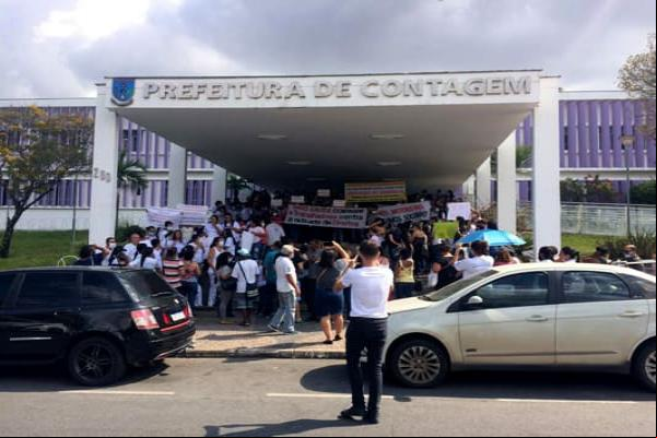 Protesto pede aumento de salários e melhores condições de trabalho nas unidades de saúde