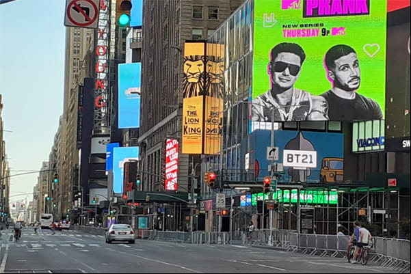 Times Square deserta por causa do Covid-19