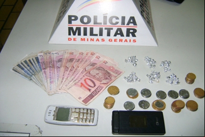 Polícia prende suspeitos e recupera moto roubada