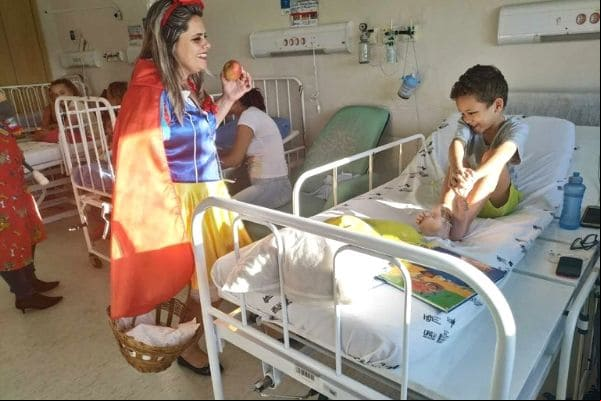 Grupo de voluntários anima tarde de pacientes no Complexo Hospitalar