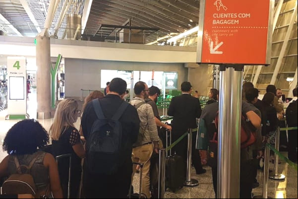 Aéreas deixam por último ageiros com bagagem de mão