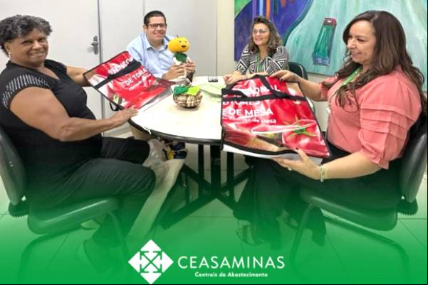 CeasaMinas firma parceria com ONG Reciclarte que transforma resíduos em arte e ajuda famílias