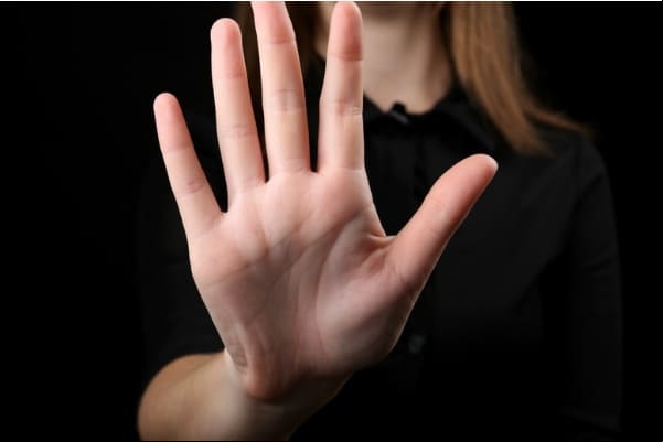 Pena de feminicídio será maior se medida protetiva for descumprida