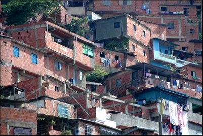 Cabral anuncia instalação de UPP nas favelas do Rio 