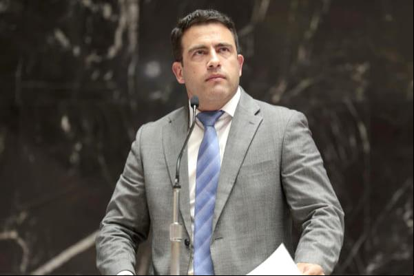 Deputado Caporezzo de Minas surpreende em pesquisa para o Senado