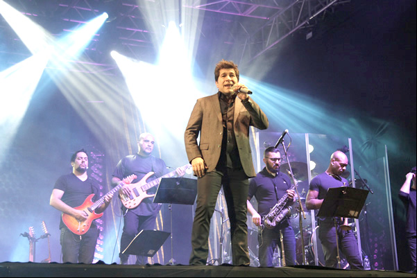Daniel canta e encanta contagenses