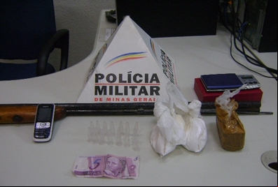 18º BPM apreende drogas e arma no bairro Novo Progresso