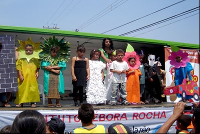 Feira Cultural no Bairro Icaivera movimenta os estudantes.
