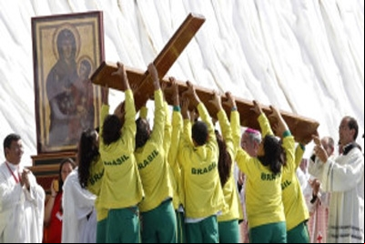 Proporção de católicos volta a cair no Brasil; crescem evangélicos e ateus
