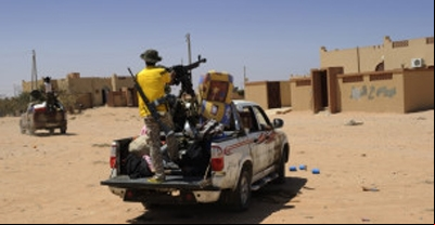 Rebeldes líbios cercam cidade natal de Khadafi