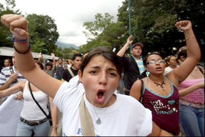 Polícia e estudantes se enfrentam na Venezuela.