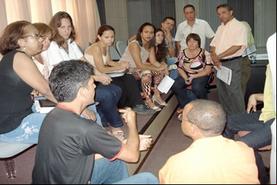 Diretores de escolas se reúnem no legislativo.