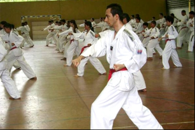 O contagense Raphael Matori é faixa preta em Taekwondo
