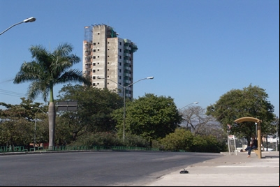 Aumenta a demanda por imóveis e cai a oferta.
