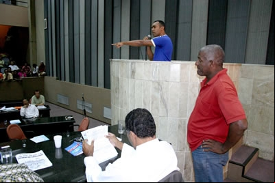 Perueiros na mira da Guarda Municipal e da PM.