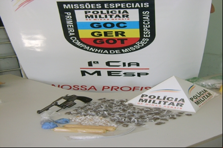 PM apreende bananas de dinamite, drogas e arma no bairro São Caetano