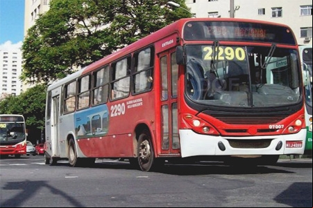 Ônibus da linha 2290 é incendiado no Bairro Jardim Alvorada/Contagem