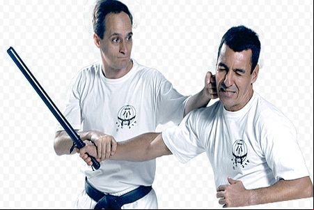 Workshop sobre técnicas de Krav Maga com o uso de bastão tático 