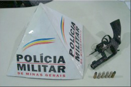 Polícia recupera veículos roubados e apreende arma em Contagem