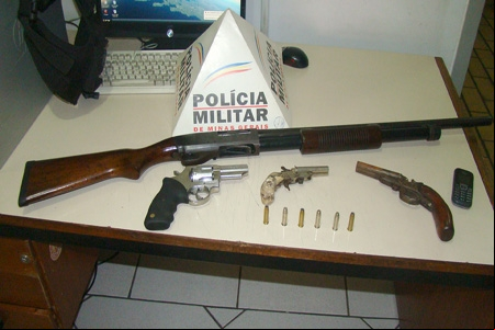 PM apreende quatro armas no bairro Retiro