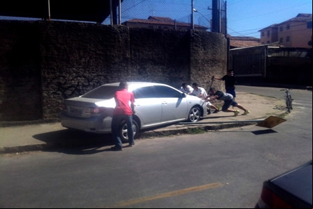 Motorista descontrolado sobe no eio