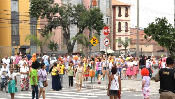 Pré-carnaval agita Contagem 