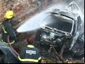 Incêncio queima ferro velho