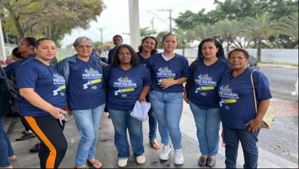Servidores da educação de Contagem continuam em 